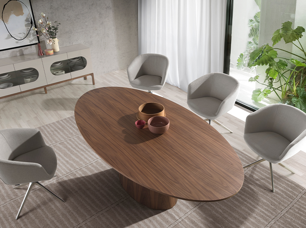 Oval dining table in walnut veneered wood.