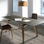 Extendable porcelain and walnut wood dining table