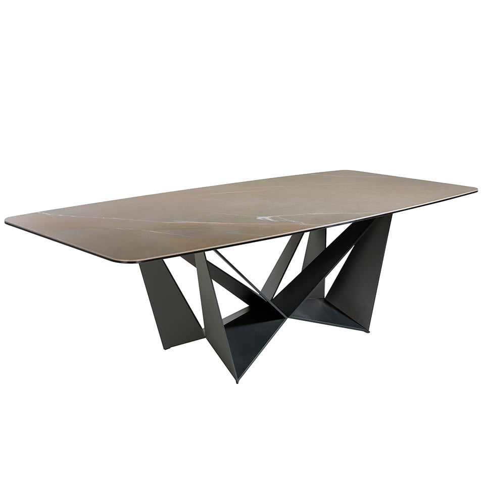 Обеденный стол из фарфора и черной стали