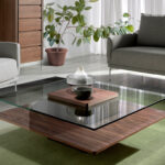 Square coffee table in tempered glass and Walnut wood