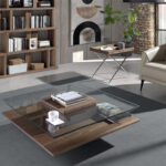 Square coffee table in tempered glass and Walnut wood