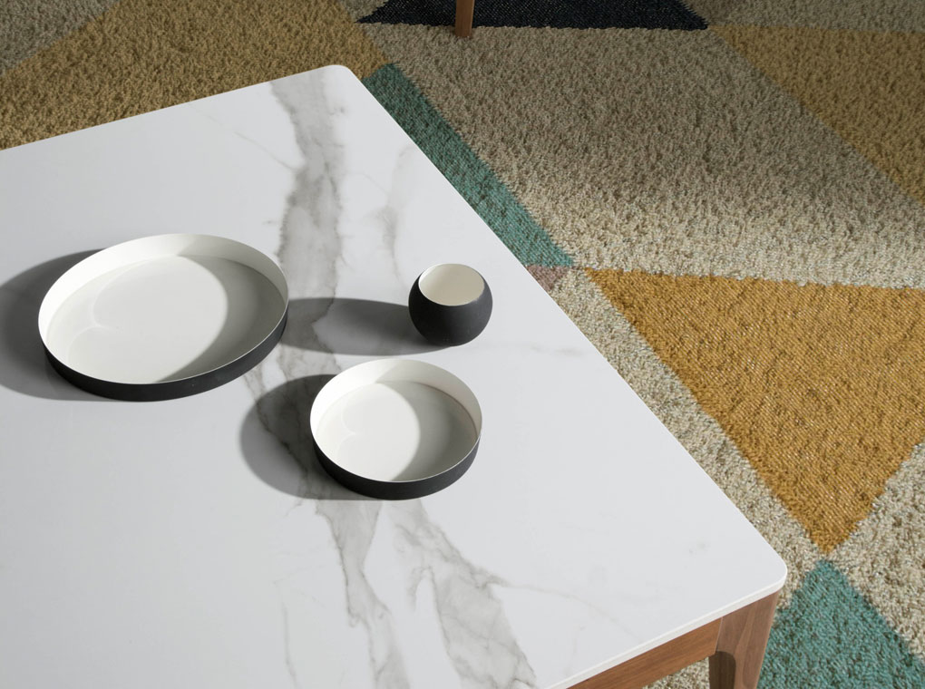 Table basse carrée en verre imitation marbre et bois de noyer