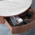 Кофейный столик из орехового дерева, белая фарфоровая столешница и бронзовое основание