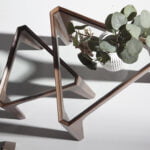 Triangular corner table in tempered glass and Walnut wood