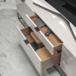Mobile TV grigio perla in legno e acciaio nero