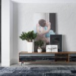 Mueble TV de madera Nogal y puertas cristal negro espejo