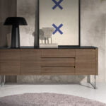 Credenza in legno di noce e piano in vetro temperato nero