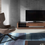 Mueble TV de madera Nogal y cristal tintado negro