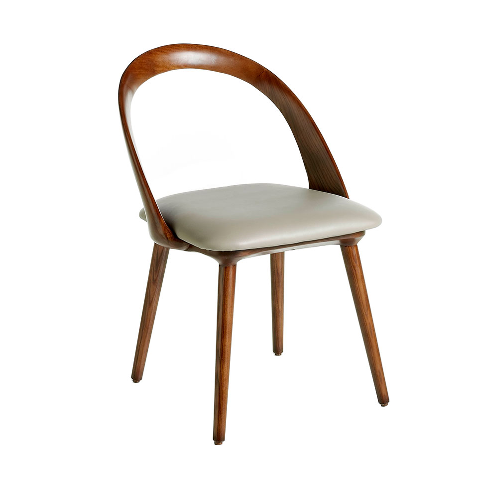 Chaise en bois de frêne couleur noyer avec siège capitonné en semili