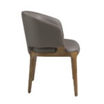 Stuhl mit Polsterung aus Ökoleder und Struktur aus massivem Eschenholz.