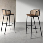 Tabouret en velours et rotin brun