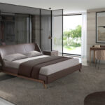 Chaise en tissu marron