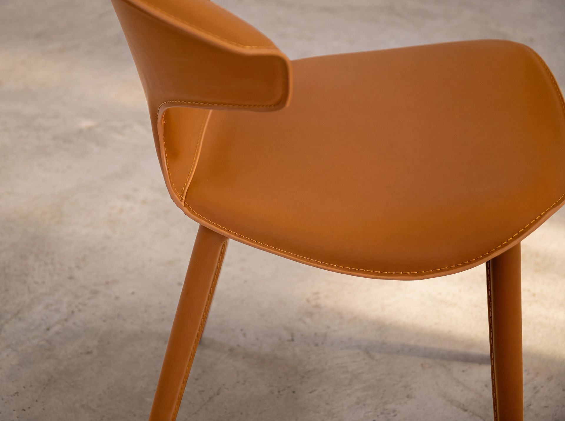 Chaise en cuir régénéré orange Chaise en cuir régénéré orange
