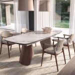 Stuhl aus regeneriertem Leder in Sandfarbe