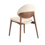 Chaise en similicuir crème
