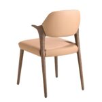 Chaise en similicuir couleur camel