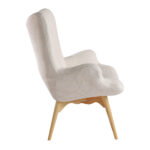 Armchair upholstered in tufted fabric