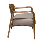 Fauteuil tapissé en éco-cuir et structure en bois de frêne