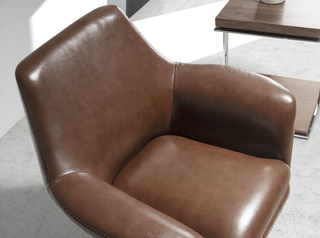Swivel armchair upholstered in leather and polished steel structure.