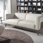 3-Sitzer-Sofa mit Lederbezug und Struktur aus Walnussholz