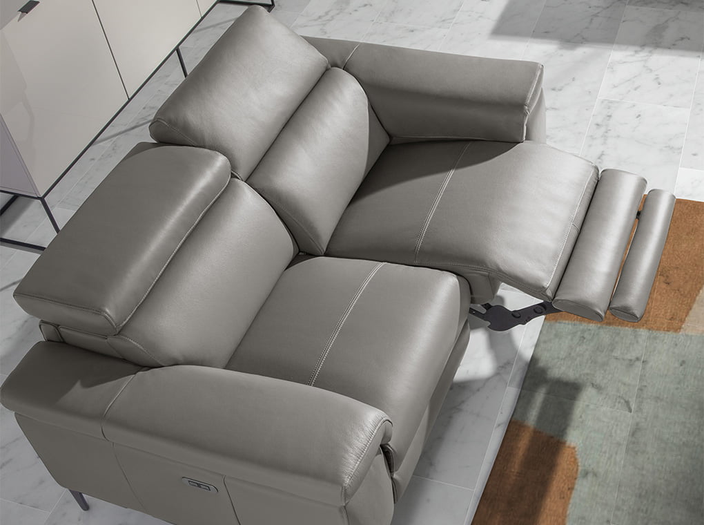 3 seater sofa upholstered in leather with relax mechanism