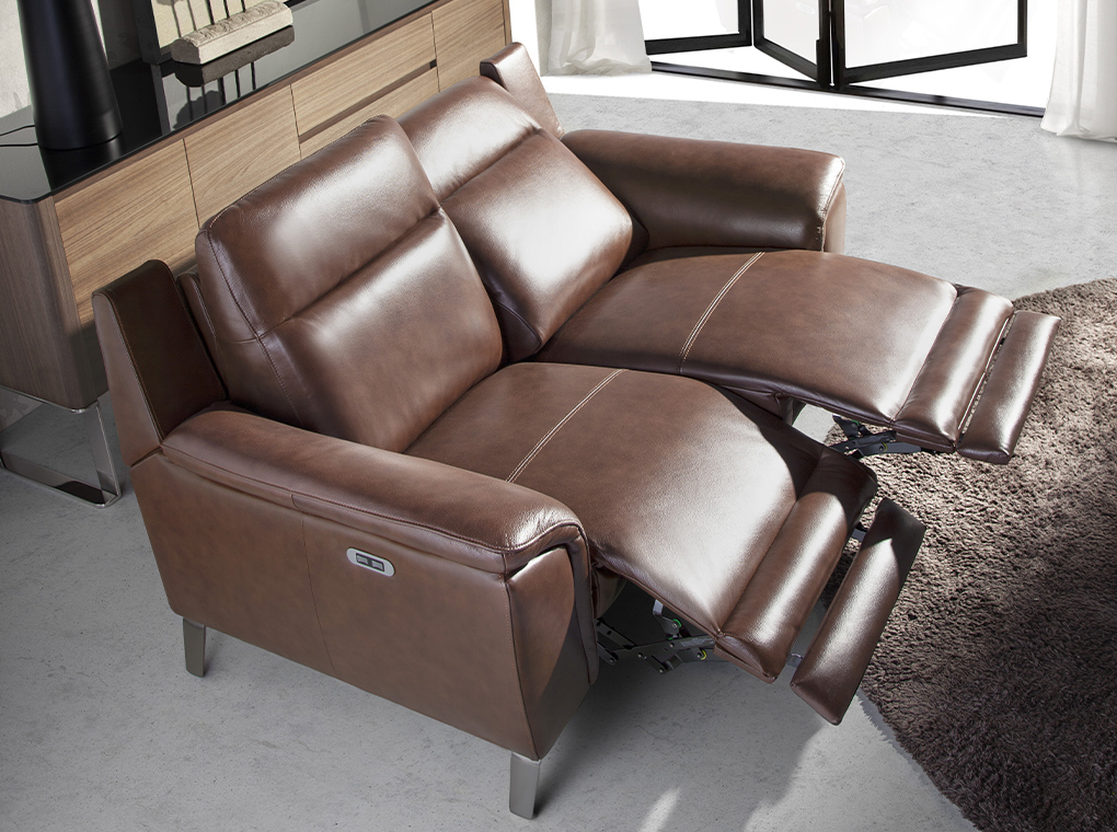 Canapé 3 places rembourré en cuir avec mécanisme de relaxation électrique