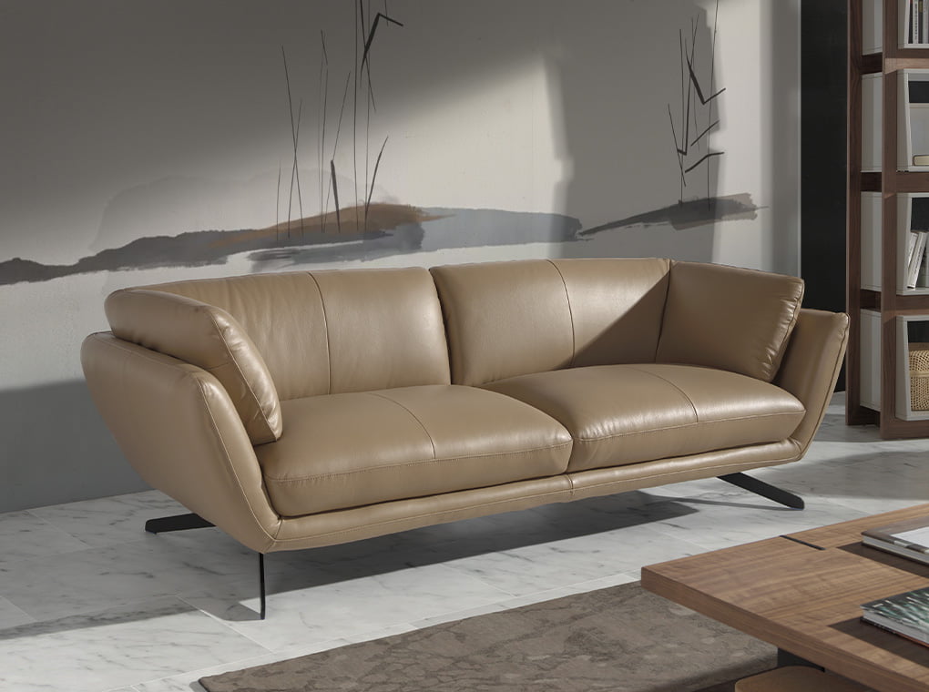 3-Sitzer-Sofa mit Lederpolsterung und schwarzen Stahlbeinen