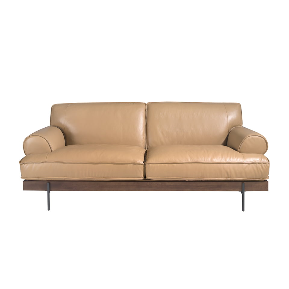 3-seater sofa upholstered in leather with black epoxy steel legs