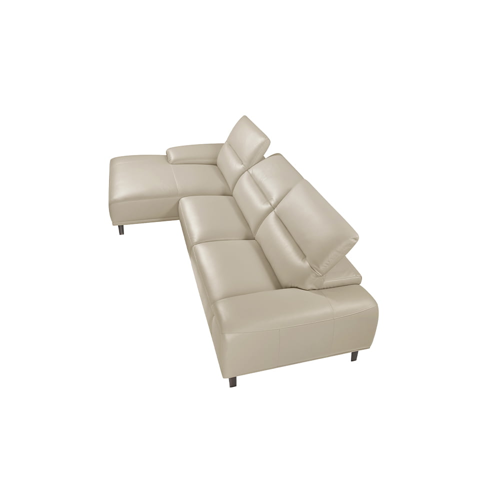 Sofá chaise longue tapizado en piel y respaldos articulados