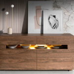 Buffet en bois de noyer avec éclairage intérieur LED