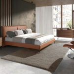 Letto in similpelle marrone