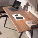 Lampe de bureau en acier gris et détails en bronze
