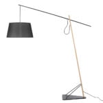 Lampadaire en acier noir et bois de chêne avec abat-jour en tissu