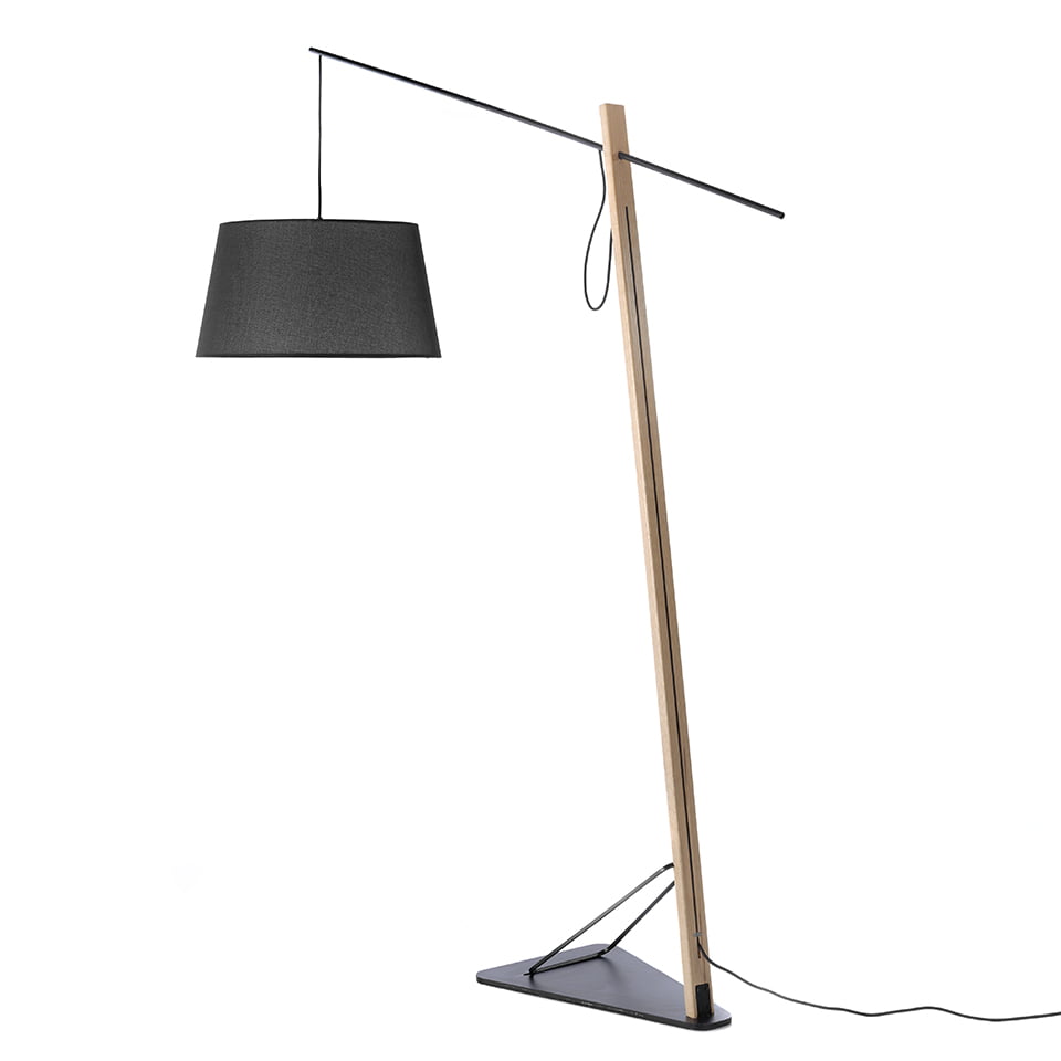 Напольная лампа из черной стали и древесины дуба с тканевым абажуром