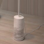 Lámpara pie acero blanco con base de mármol porcelánico