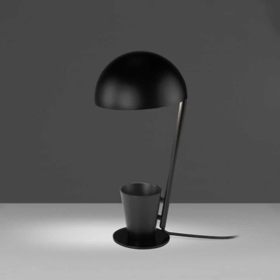 Table lamp in black steel