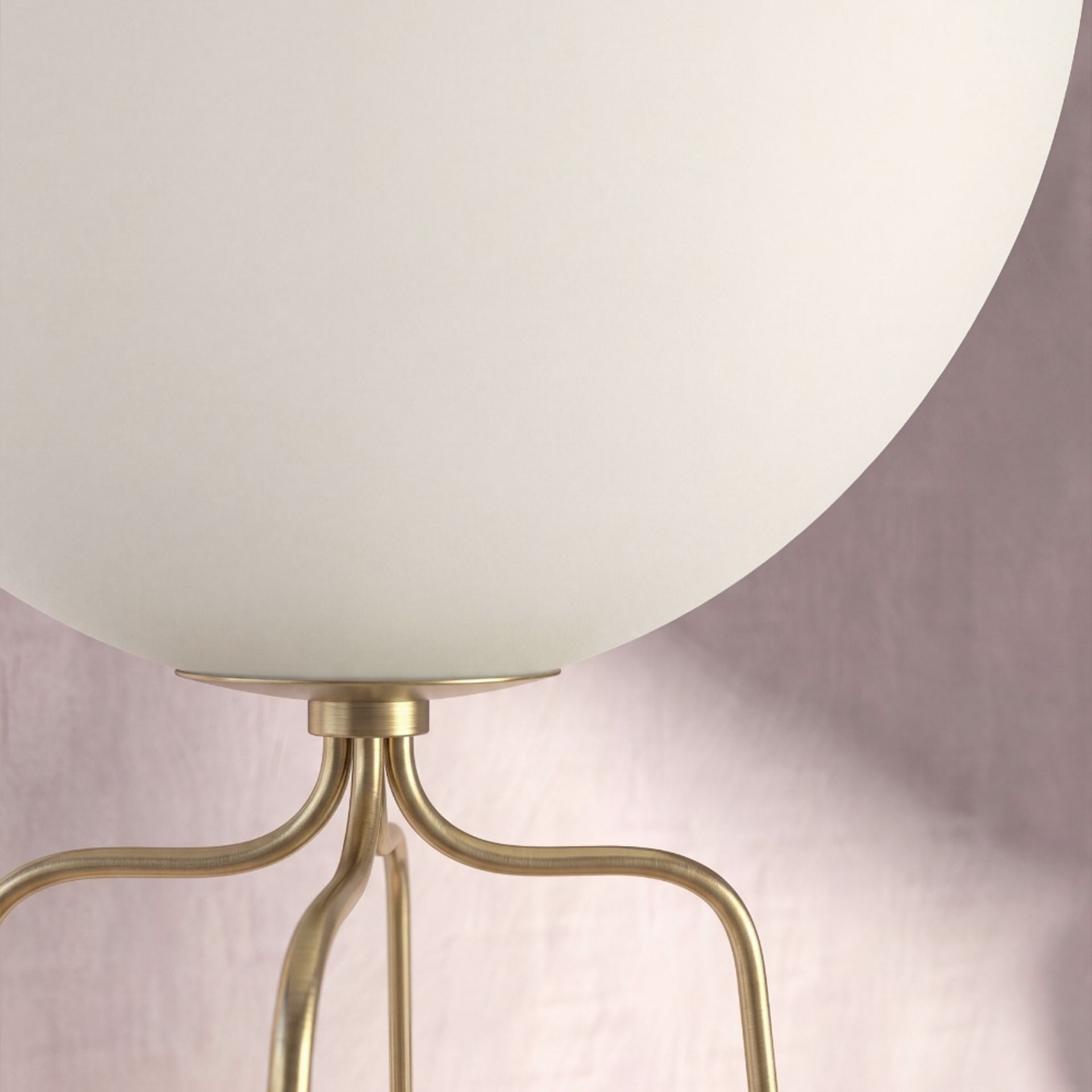 Lampadaire acier doré et verre blanc Lampadaire acier doré et verre blanc