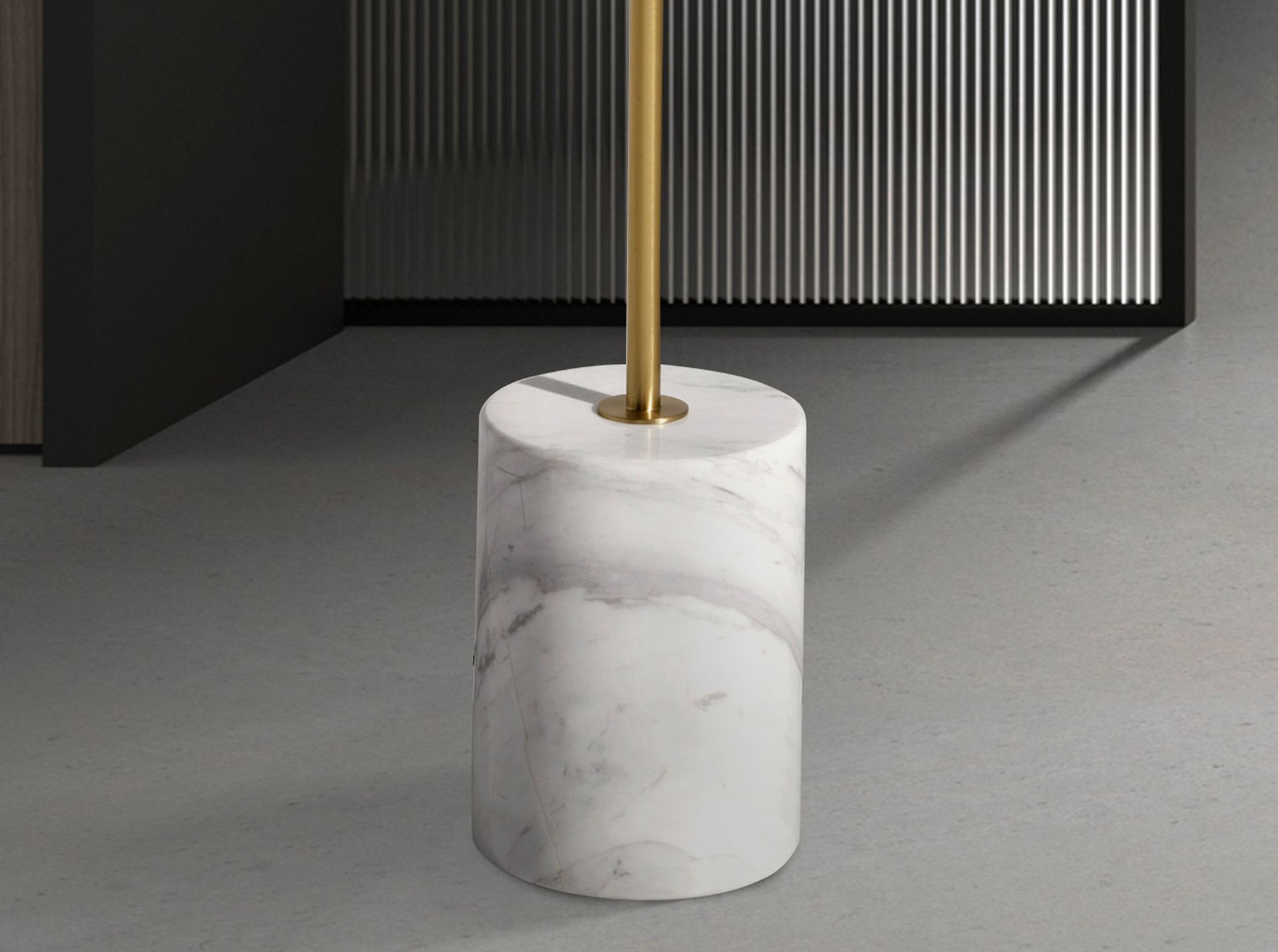 Lampadaire en marbre blanc, acier doré et verre blanc Lampadaire en marbre blanc, acier doré et verre blanc