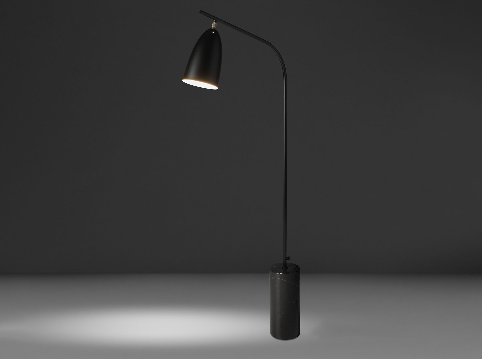 Lampadaire en marbre noir et acier noir Lampadaire en marbre noir et acier noir