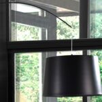 Lampadaire réglable en acier noir