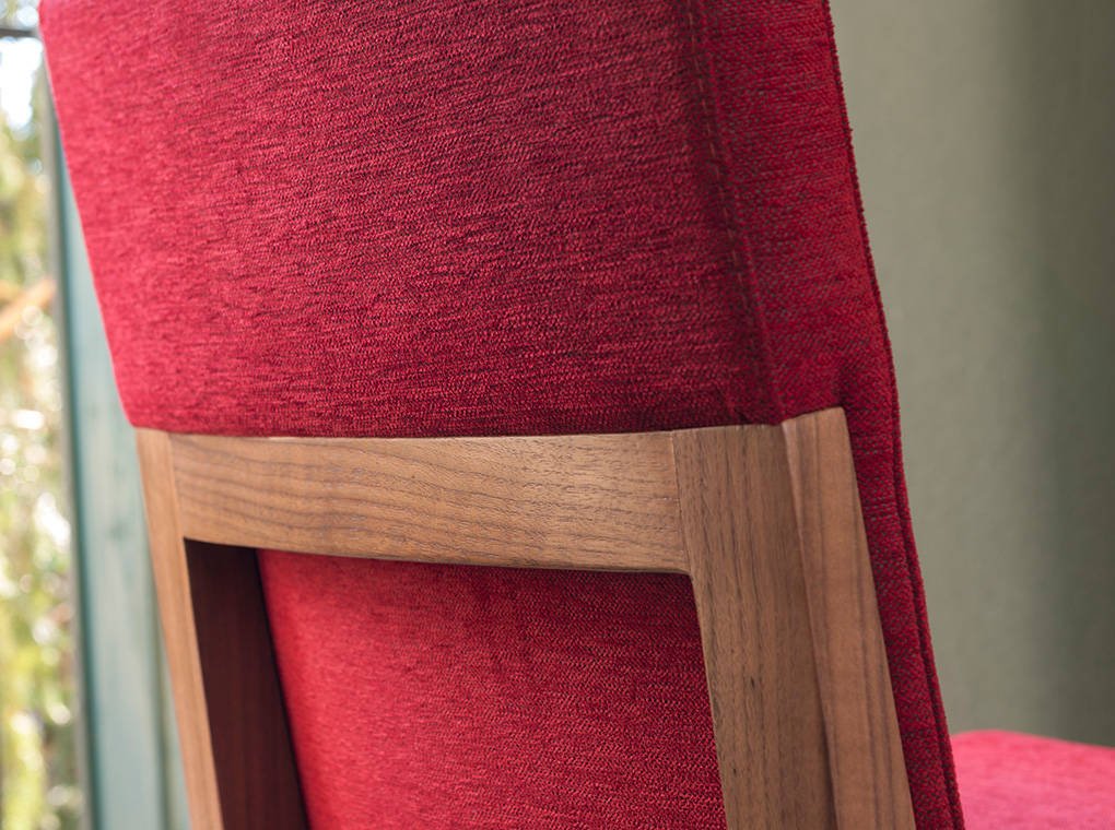 Chair in walnut veneered wood and upholstered seat. Chair in walnut veneered wood and upholstered seat.
