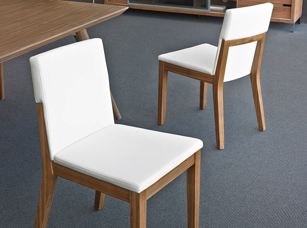Chair in walnut veneered wood and upholstered seat. Chair in walnut veneered wood and upholstered seat.