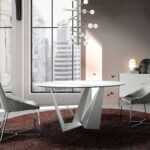 Chaise rembourrée en tissu avec pieds en acier chromé