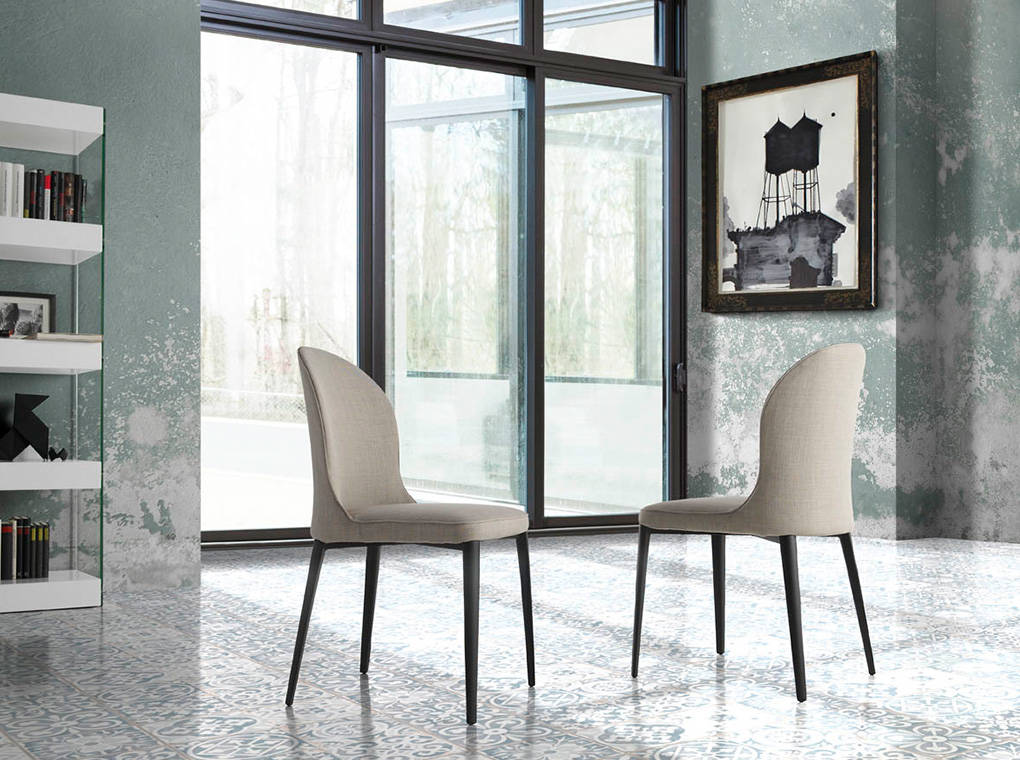 Chair upholstered in fabric with a steel structure. Chair upholstered in fabric with a steel structure.