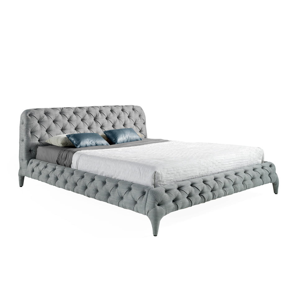 Bed upholstered in tufted fabric