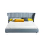 Letto rivestito in similpelle con struttura in acciaio nero