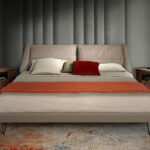 Letto rivestito in similpelle con gambe in acciaio nero