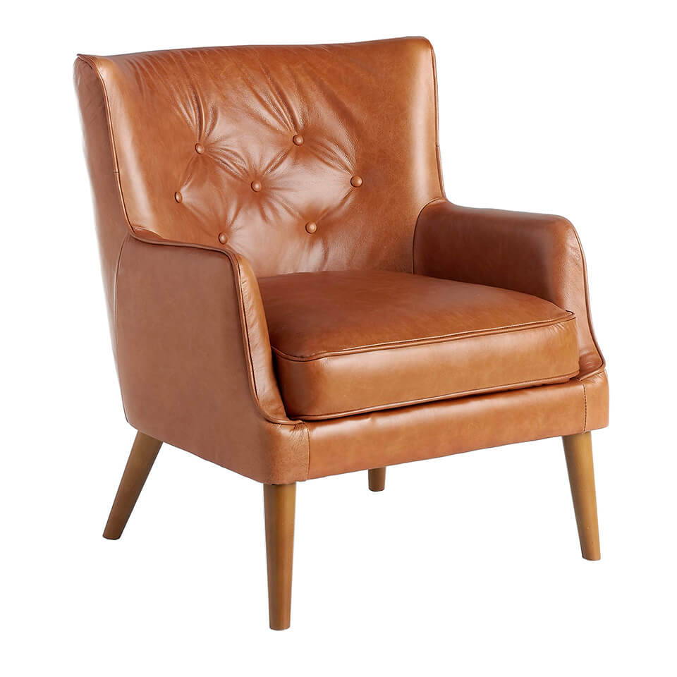 Confident armchair upholstered in tufted leather
