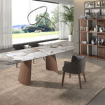 Mesa comedor extensible ovalada barril mármol porcelánico y nogal