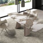 Table à manger ovale extensible en forme de tonneau en marbre céramique et acier taupe métallisé